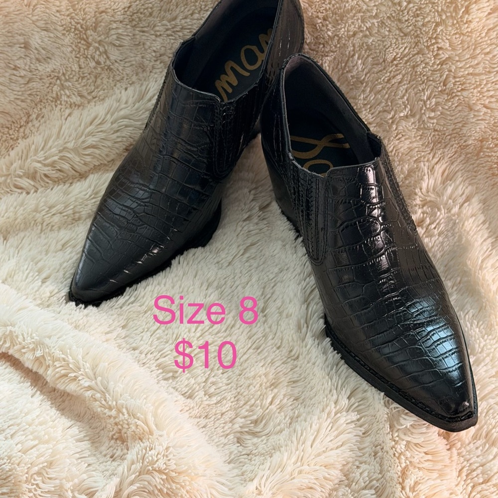 Black Crocodile Patterned Shoes